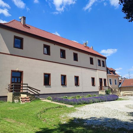 Zamecek Cerov Apartment Jicin Bagian luar foto