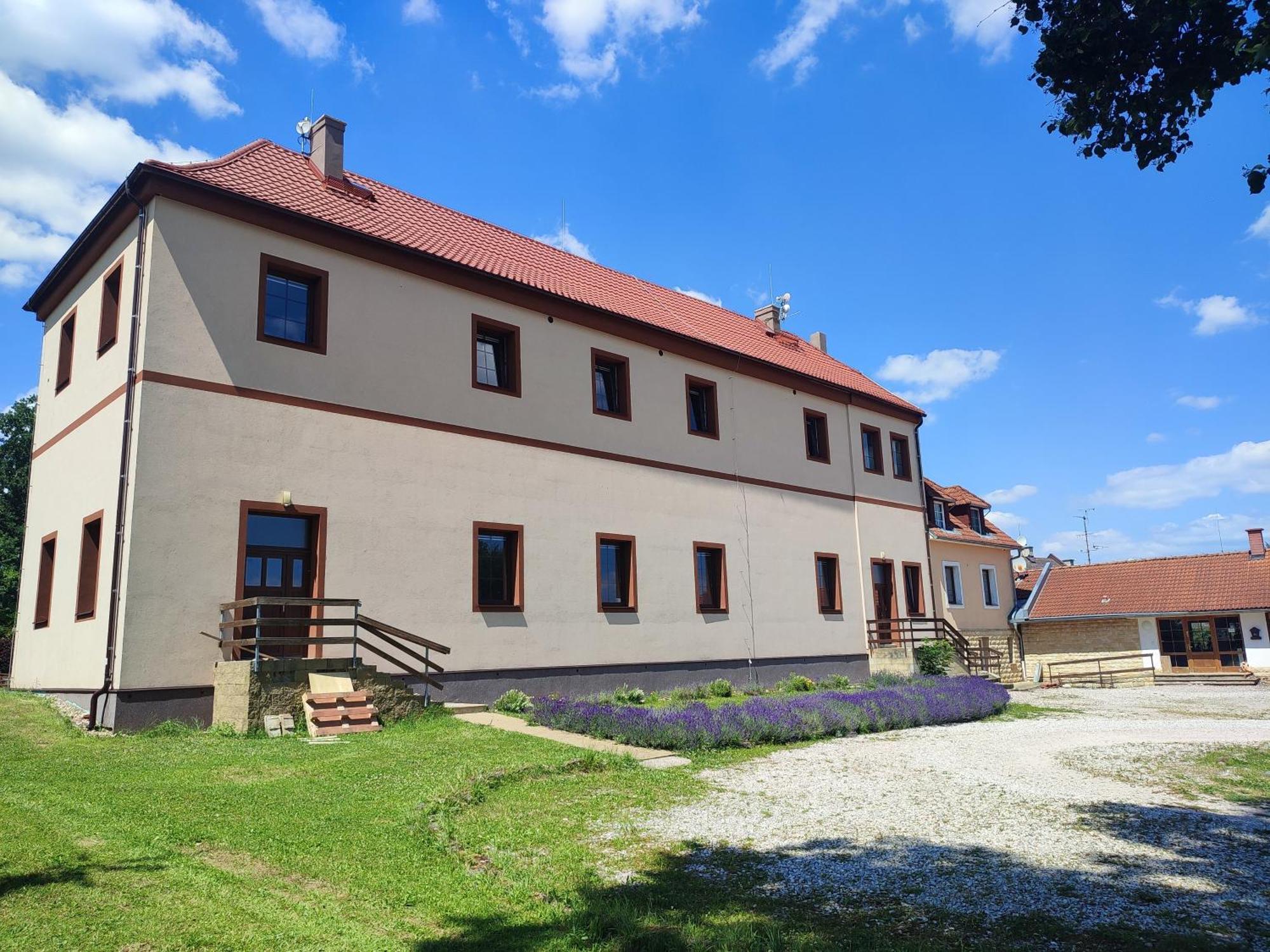 Zamecek Cerov Apartment Jicin Bagian luar foto