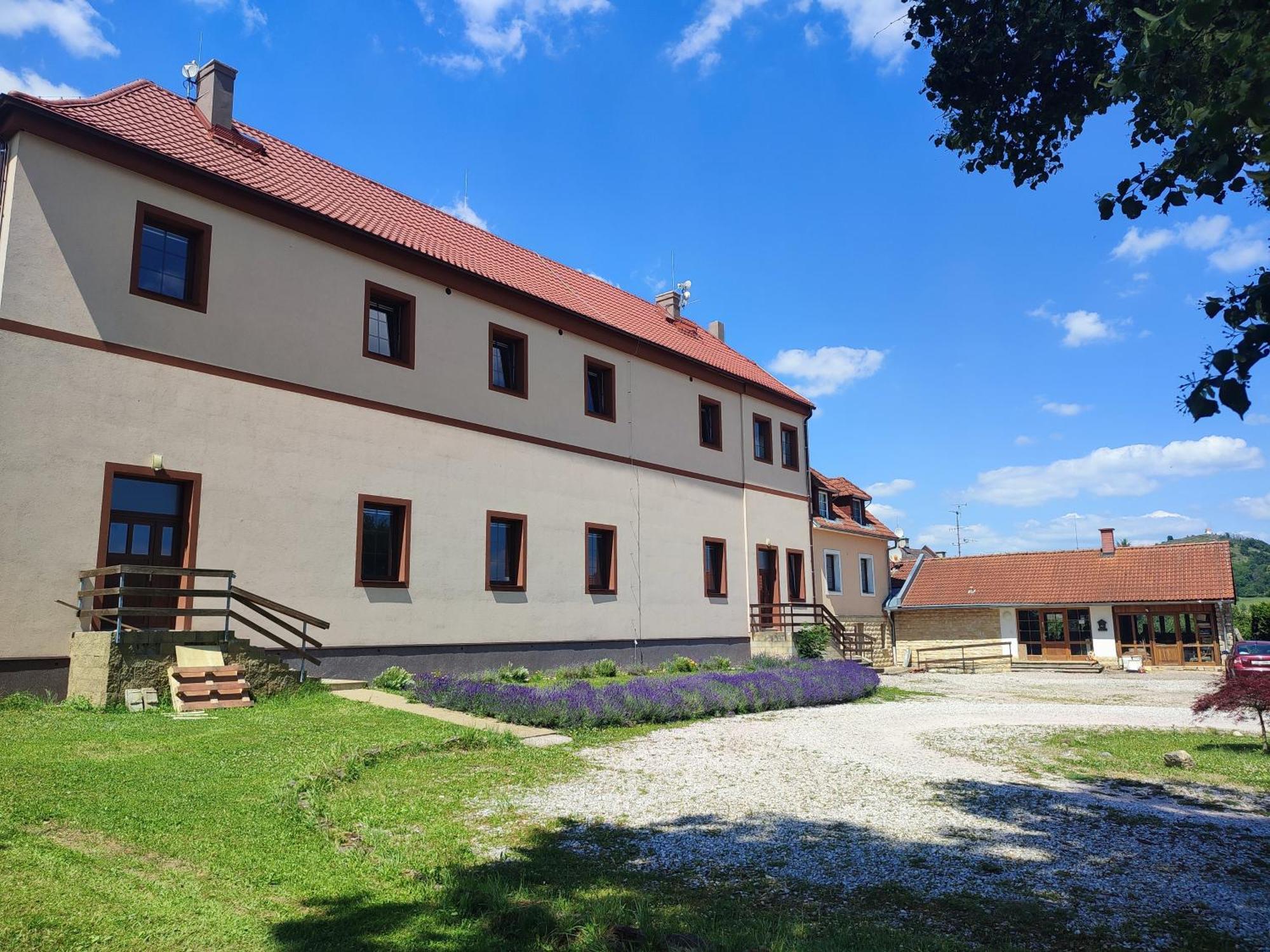 Zamecek Cerov Apartment Jicin Bagian luar foto