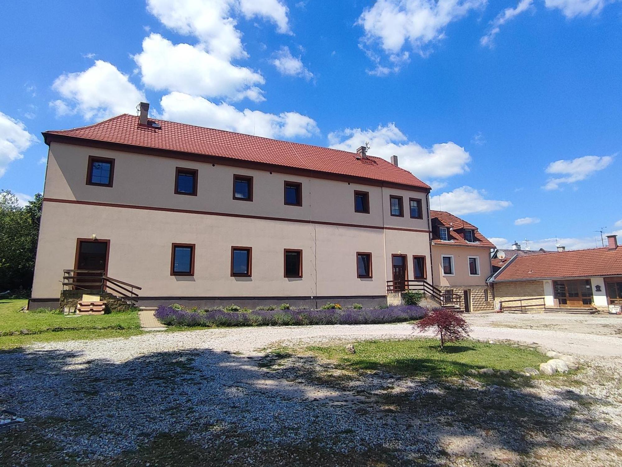 Zamecek Cerov Apartment Jicin Bagian luar foto